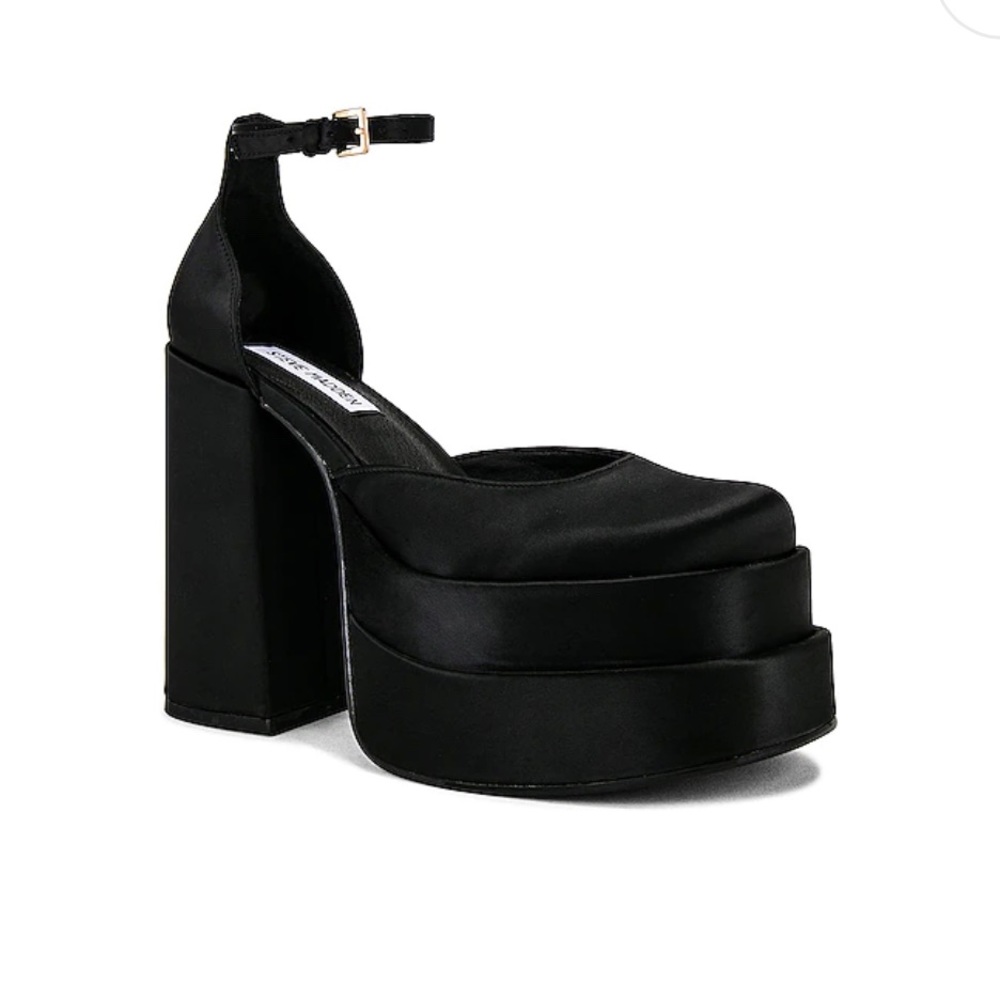 Never worn Steve Madden Charlize Platform in Black